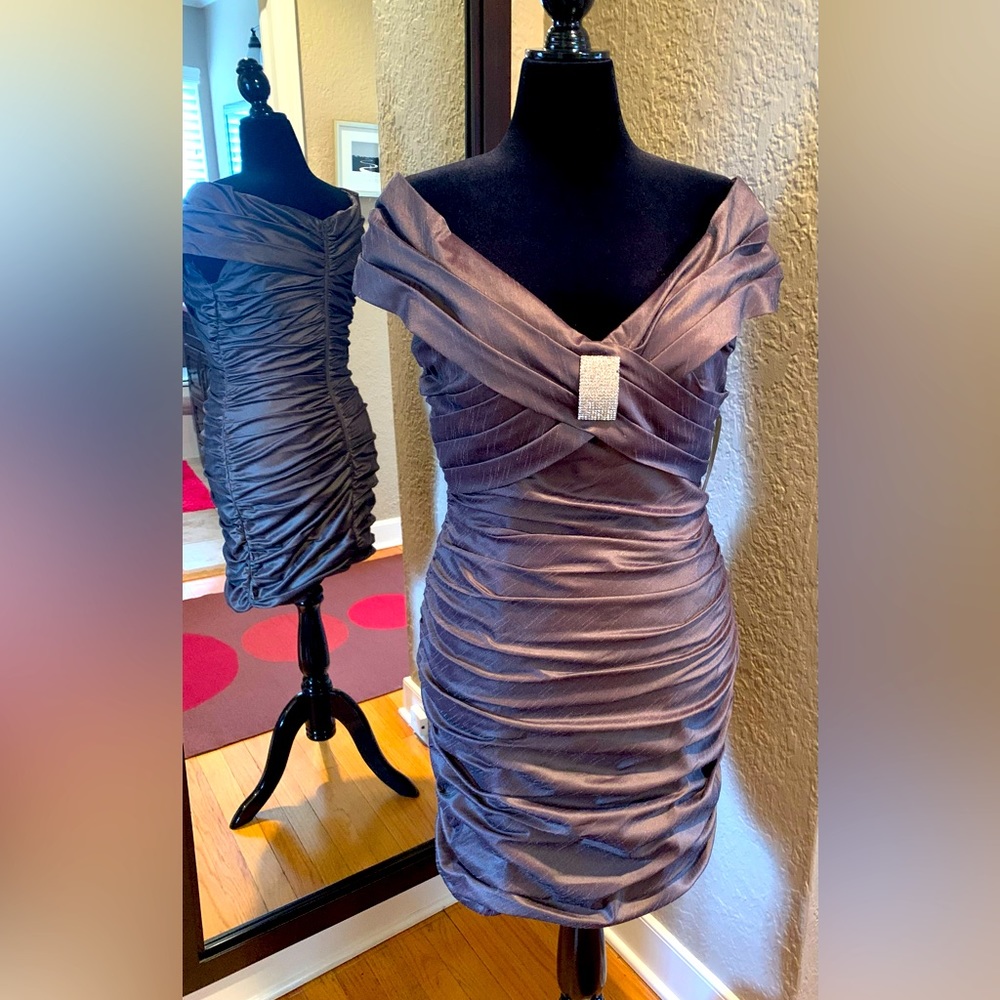 Cachet Strapless Body Con Cocktail Dress with a beautiful brooch ~ Size 12